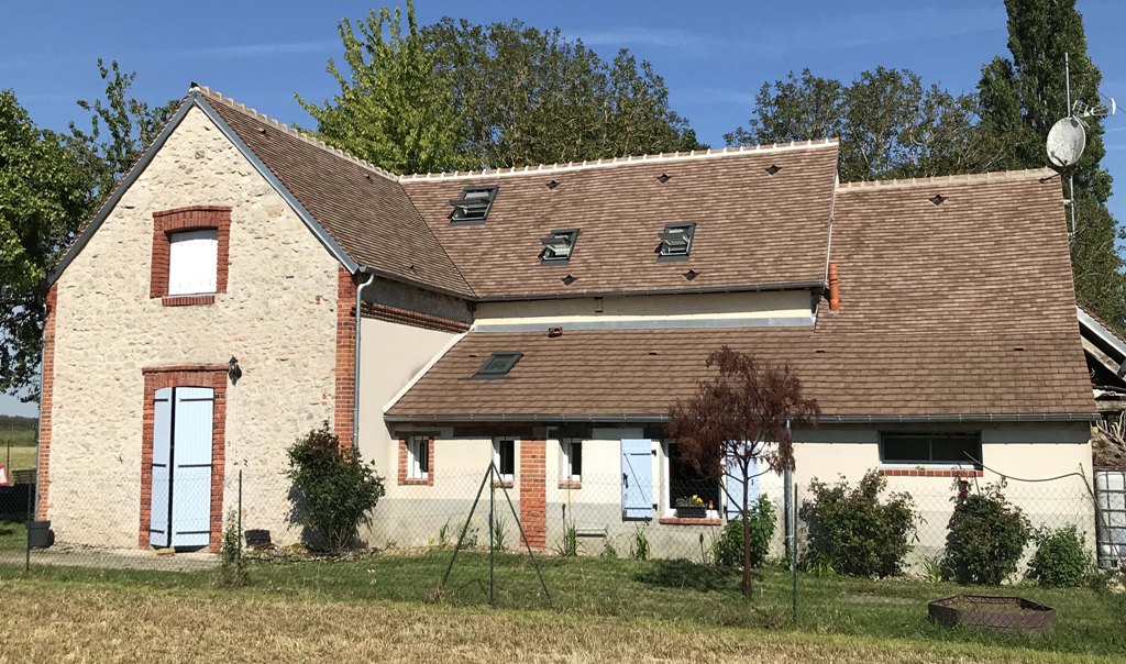 couvreur lorris, MILAN  Couverture lorris, toiture, aluminium, couverture en acier, couverture en aluminium, couverture bardage, couverture en cuivre, couverture métallique, couverture en plomb, couverture tuile, couverture en zinc, chéneau, châssis de toit, zinguerie